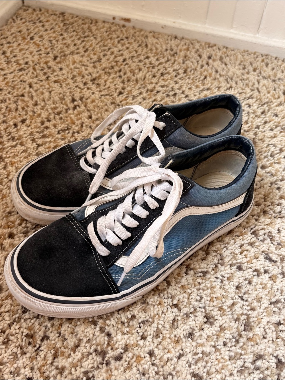 Vans Old Skool Lace-Up Hipster Sneakers in Black + Denim Blue size 8.5